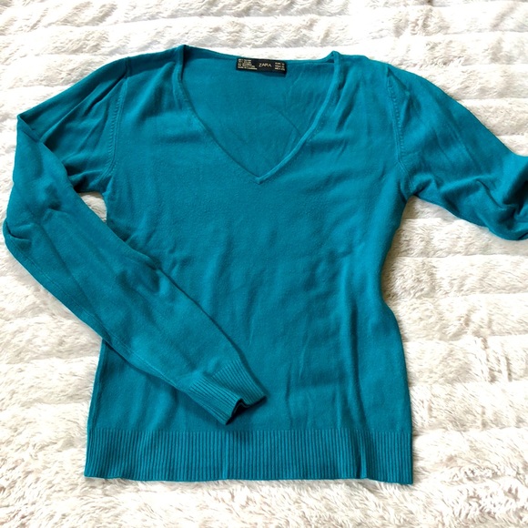 Zara Sweaters - 2/$25!‎ ⭐️ Zara Teal V-neck Sweater Long Sleeved